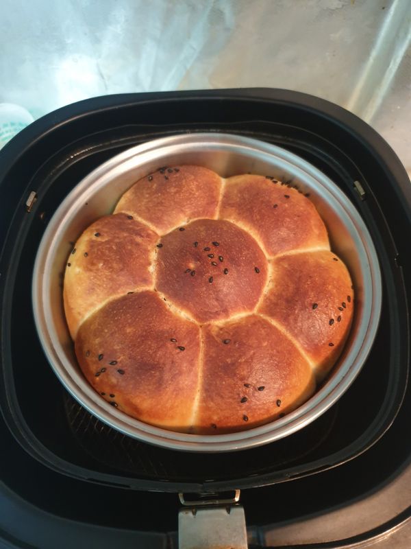 氣炸時建議先用鋁箔紙包起，最後3分鐘再上色，否則膨脹的麵包離加熱管太近會燒焦。