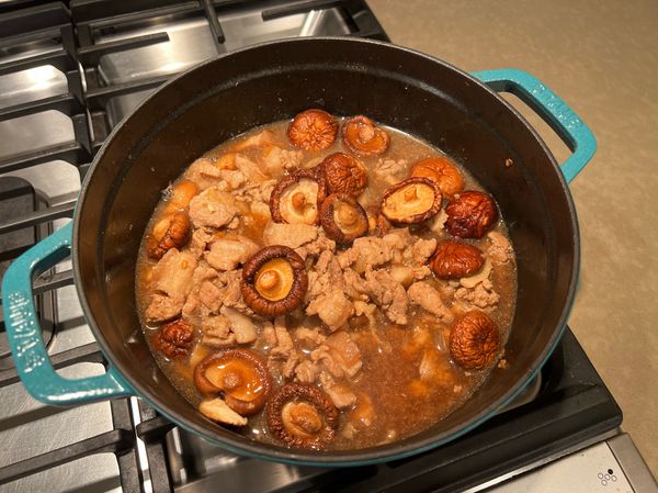 加入清水，蓋過材料。