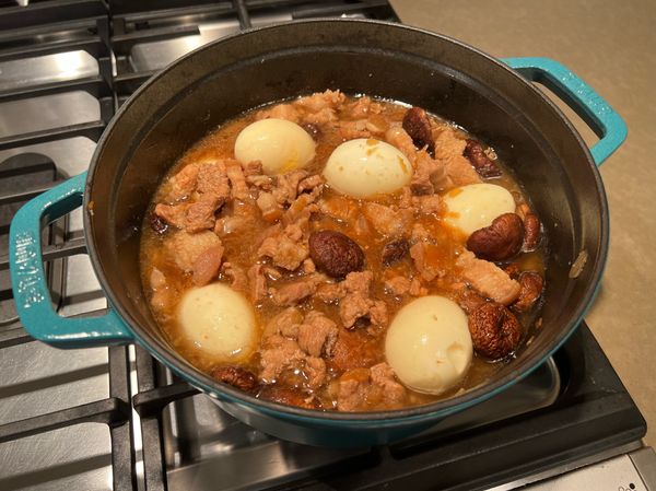 加入水煮蛋及香菇。