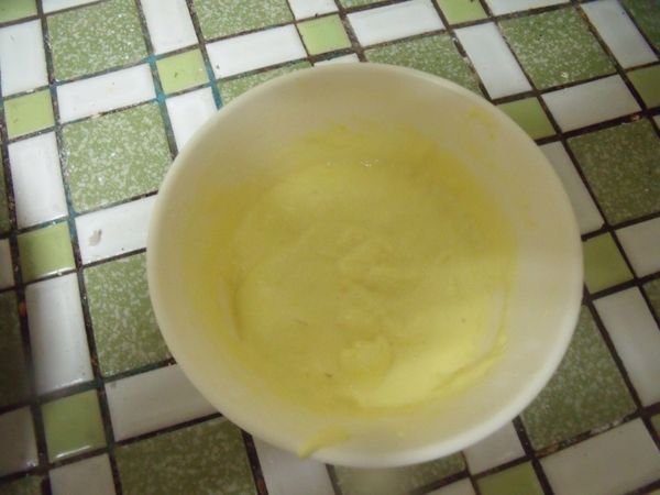 脆漿粉加水拌成粉漿。