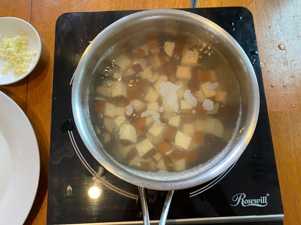 也把豆乾丁煮熟