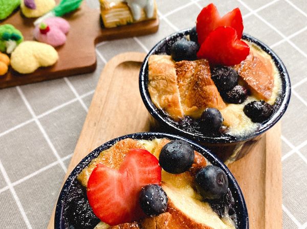 裝飾上草莓、藍莓撒上少許糖粉。

♦放入藍莓或蔓越莓可幫助解膩