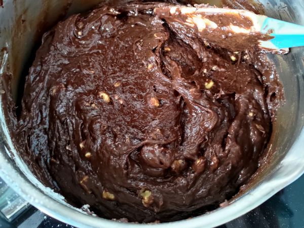 拌入核桃碎 麵糊完成
烤箱預熱上下火170度