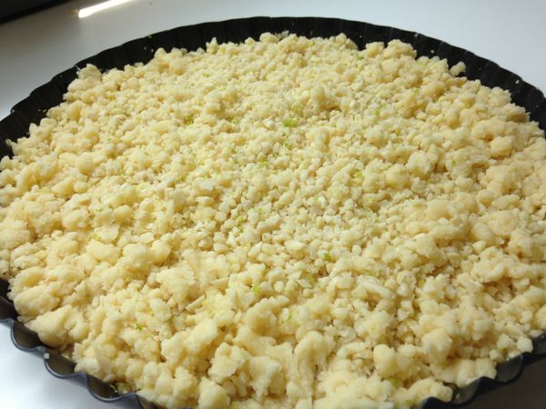 再把步驟3自冰箱取出均勻覆蓋在上頭。