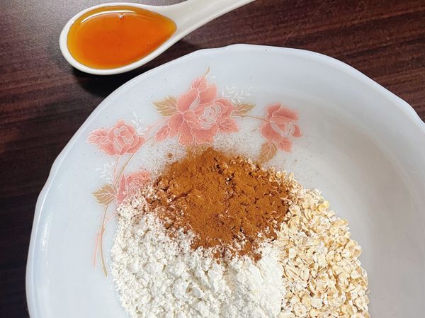 把所有食材攪拌均勻❤️
杏仁奶先稍等😂