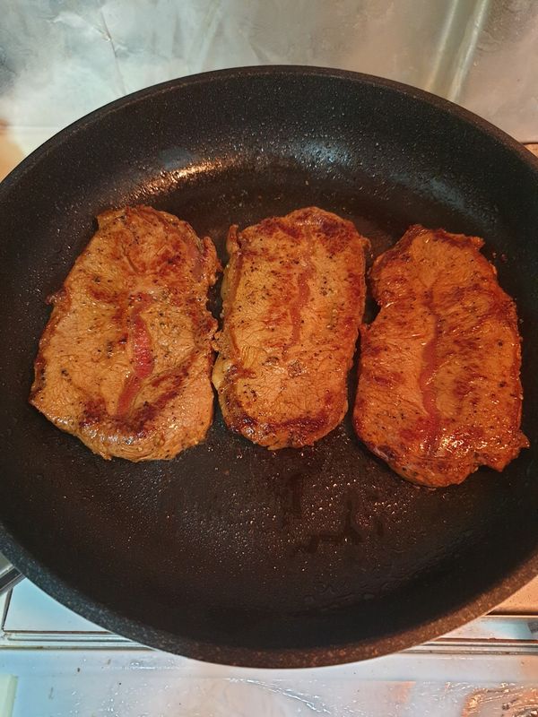 翻面也煎2分半，靜置5分鐘後切開