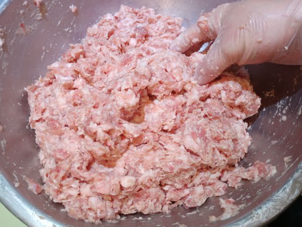 抓至有黏性後靜置十分鐘入味