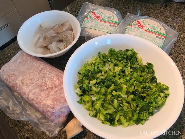 在豬肉水餃中加入雪裡紅，水餃內餡只需要簡單調味，也可以非常有滋味!