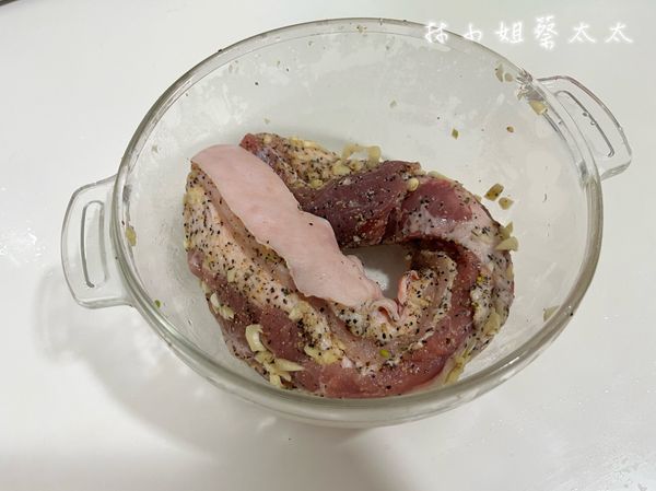 可以前一天先醃好放冰箱，亦可只醃1小時，亦可直接烹煮。