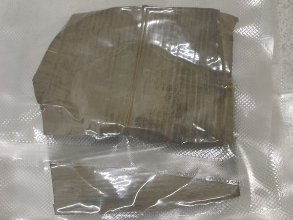 入蒸鍋取出放涼，用密封袋封起來，過年神桌從初一至初五不容易壞。“鹹紅豆餡包粿”即完成，“求神明包金或財”意思。