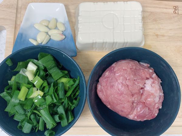 這道菜的備料其實蠻迅速的，我喜歡😘