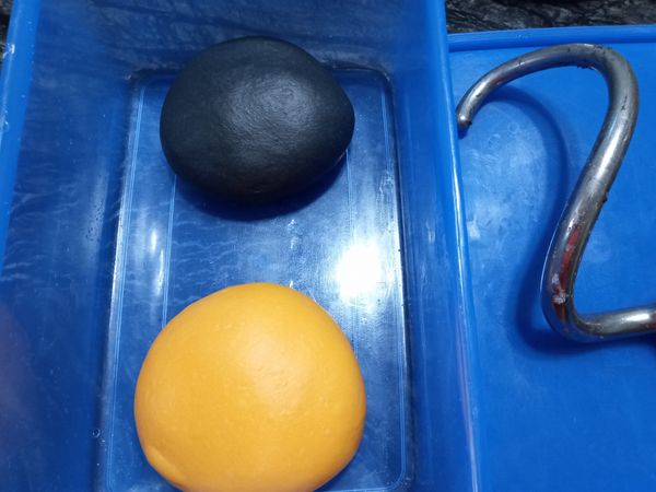 發酵到2倍大
夏天約50～60min
冬天約80～90min
*冬天如果要加快發酵可以在兩顆麵團各多加1～2g速發酵母