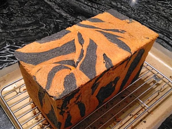 出爐！
香噴噴的起司和奶香味～