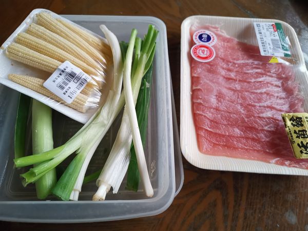 食材說明：
使用火鍋裏脊肉片，也可用火鍋五花肉。