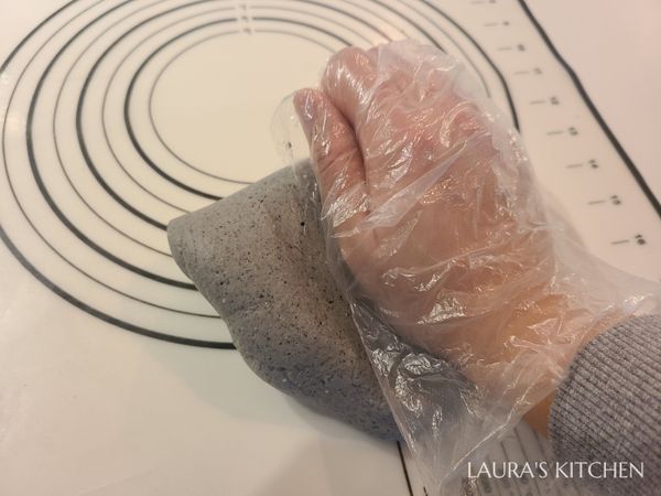 再倒出來改用手揉到光滑均勻