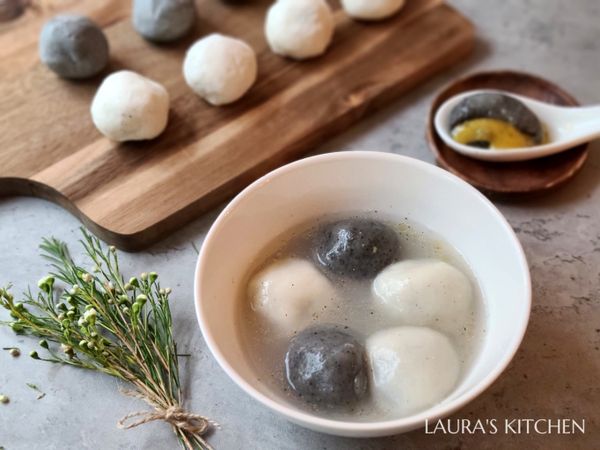 煮湯圓很簡單，放到滾水中煮到浮起來，變的鼓鼓澎澎，就可以撈起來享用囉!