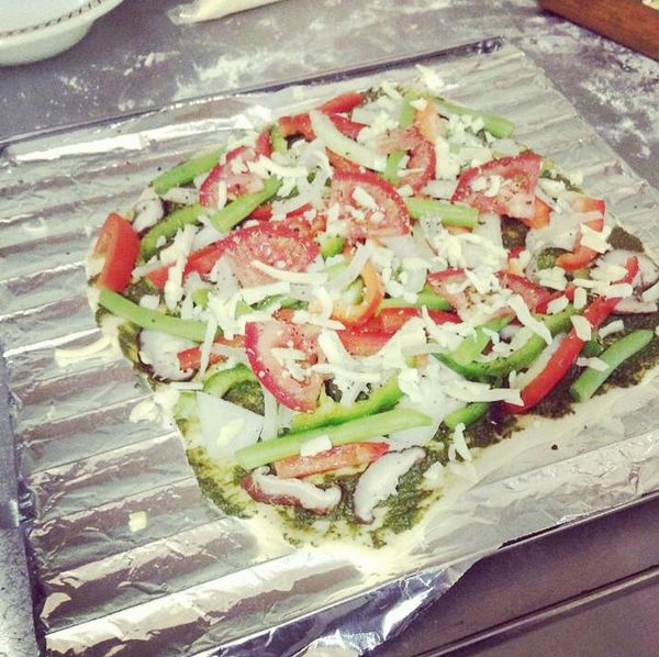 在烤盤或是錫箔紙上頭抹上一點橄欖油（以防沾黏）

將烤箱預熱 溫度165度  烤約12-15分鐘