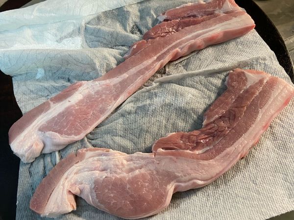 超市買的三層肉兩條
先清洗後擦乾