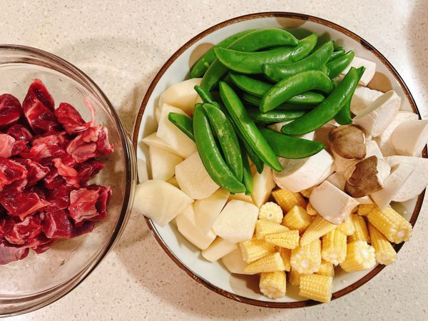 蔬菜滾刀塊備用