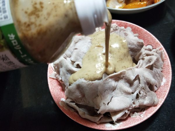 同場加映，淋上胡麻醬
小朋友吃的