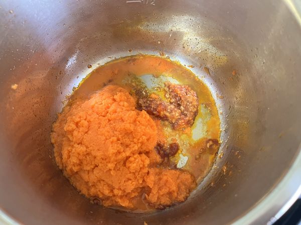 放入蘿蔔泥拌炒均勻