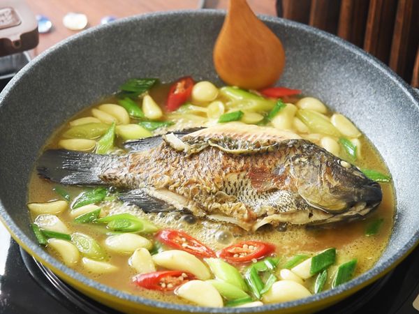 起鍋前下辣椒、烏醋兩小匙、香油1大匙、少許胡椒粉