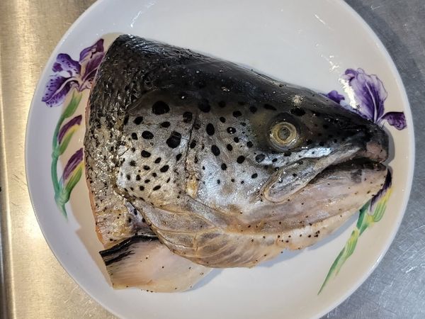 魚皮面朝上
至烤箱
200度 20分鐘
視鮭魚厚薄度調整時間