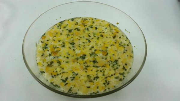 放入電鍋，外鍋加入兩米杯水，蒸熟即完成