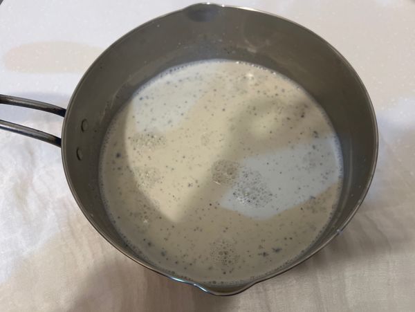 加入芝麻粉拌勻。