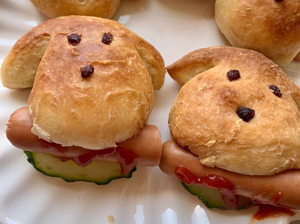 配上青瓜🥒生菜🥬和香腸，可愛又好吃，你的小朋友一定喜歡😋