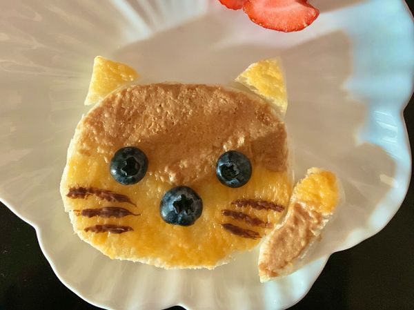 再把藍莓做眼晴鼻子，草莓🍓裝飾即可