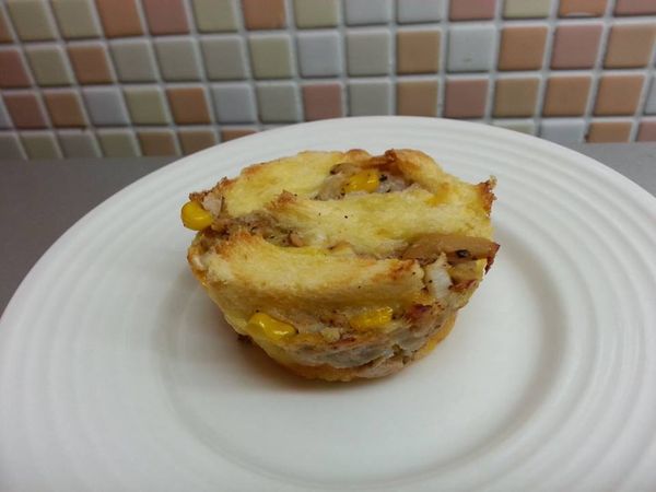 烤箱預熱三分鐘後，在烤２０分就完成了！中途可以將烤盤轉向讓他受熱均勻唷！