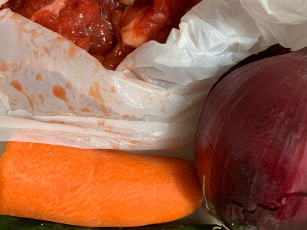 因為是買現成的牛肉回來什麼也不用做，準備好材料就可以了