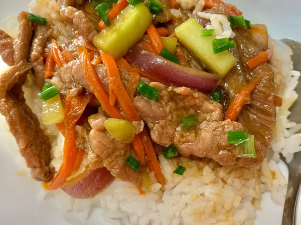 配上白米飯灑上蔥花