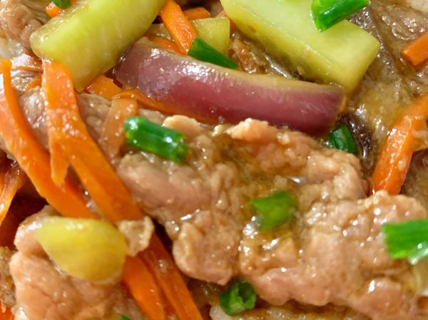 香噴噴的燒汁洋蔥蓋飯
請慢用😋