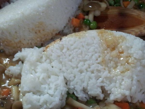 白飯加進來撥散 不停拌炒