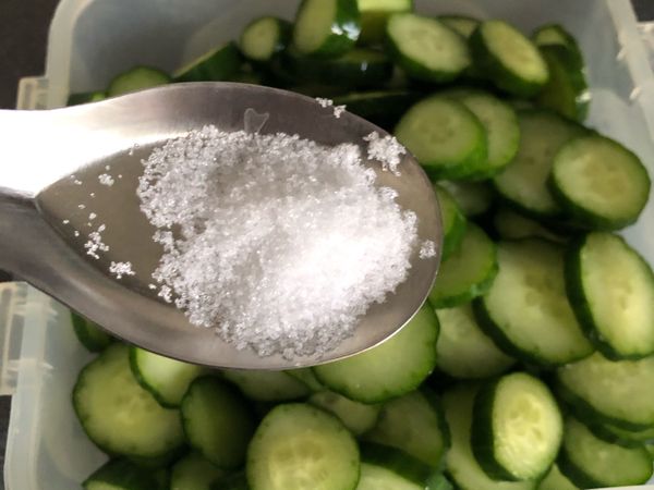 加鹽巴！大約半湯匙