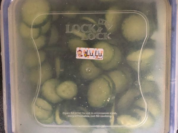 蓋上保鮮盒蓋搖一搖讓鹽分均勻！計時15分