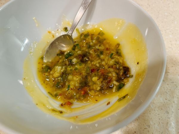 奶油炒蔥、蒜末、醬鹽放涼