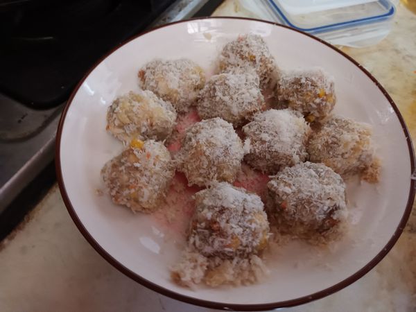 可先冷凍，等待油溫……