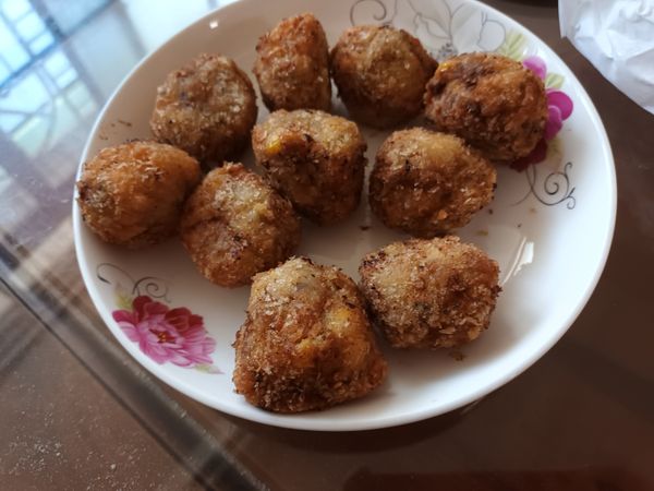 可單吃，也可依喜好沾番茄醬、泰式甜辣醬