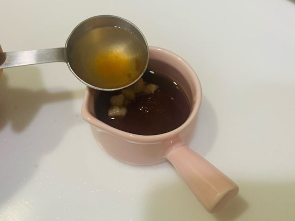 最後加入清水攪拌均勻備用