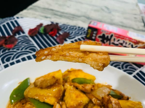 《蒜香糖醋肉》出鍋，重口味者可以增加醬汁的比例