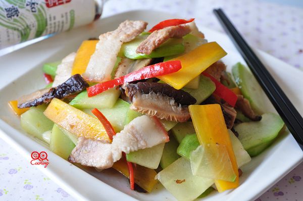 運用食材的搭配與調味，讓料理顏色更豐富有味~