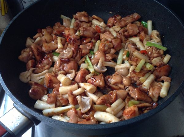 蔥的香氣出來再加白精靈拌炒即可