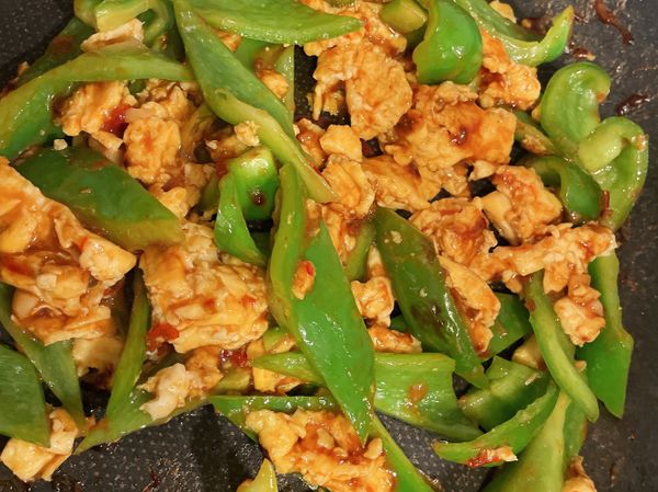 倒入調好的調味拌炒至收汁