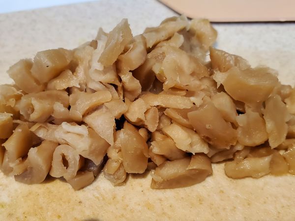 菜脯泡水後切碎