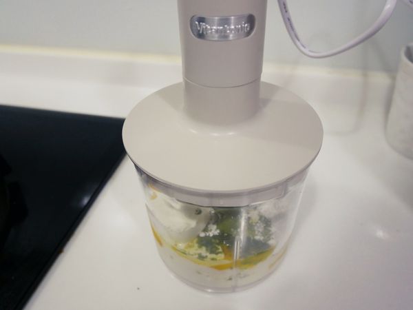 按下開關攪打成麵糊即可。