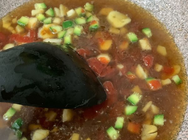 下調味，攪拌均勻後加一碗水（水可以少量加入，免得太淡）