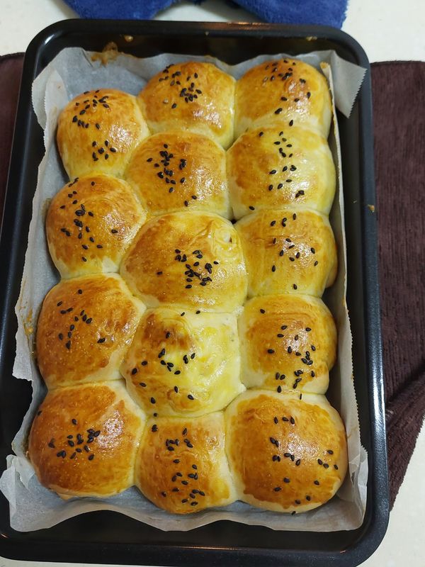 入預熱好的烤箱，200℃上下火烤20分鐘(如果上色太快了，上火降至180℃)